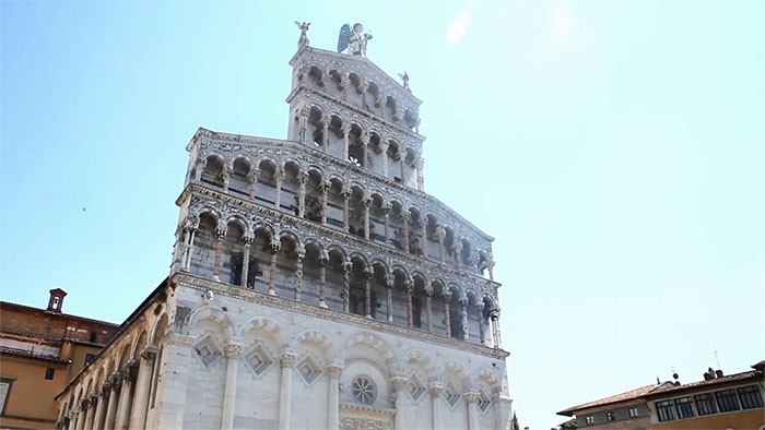 Tuscany wedding video: A pic of the beautiful city of Lucca.