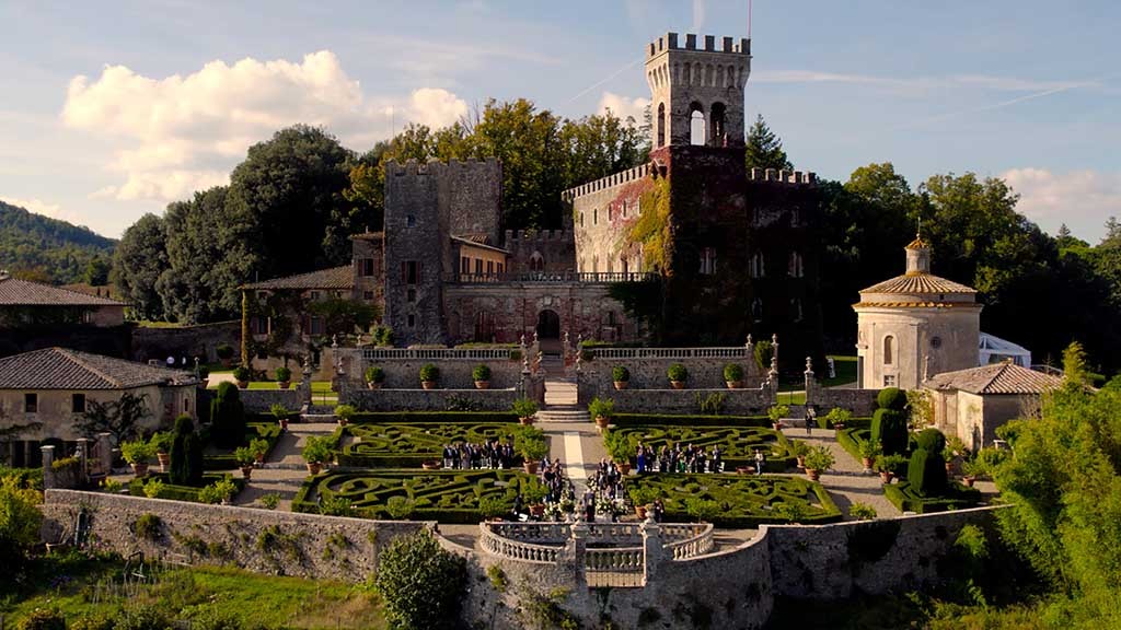 Castello di Celsa wedding - Castello di Celsa wedding – The ceremony in the Italian gardens